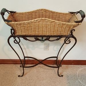 Wicker Plant Stand